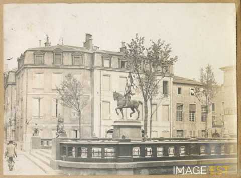 Chimères et statue équestre (Nancy)