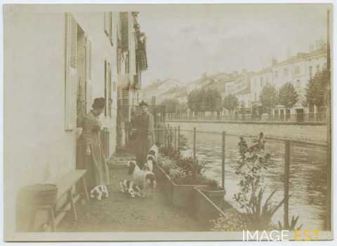 Femmes et chiens (Épinal)