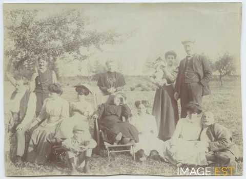 Famille à la campagne