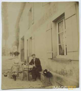 Couple attablé