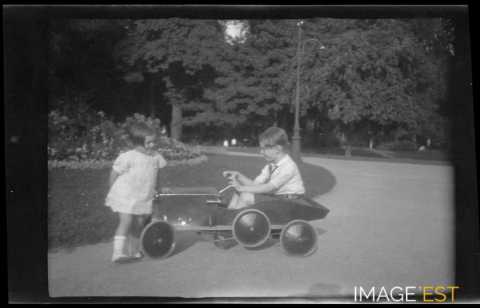 Enfants jouant (Nancy)