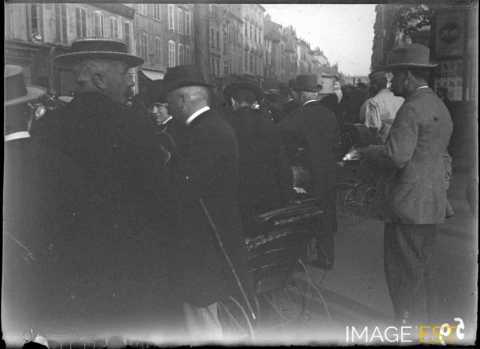 Foule rassemblée (Nancy)