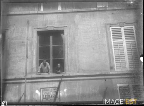 Deux hommes à une fenêtre (Nancy)