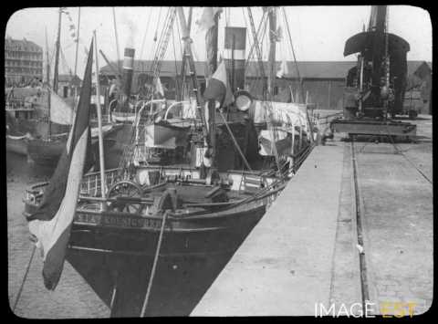 Bateau à quai