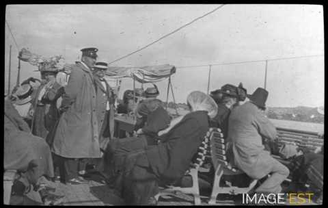 Touristes sur un bateau