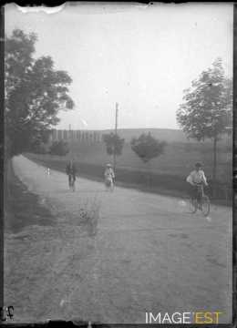 Cyclistes (Lay-Saint-Christophe)