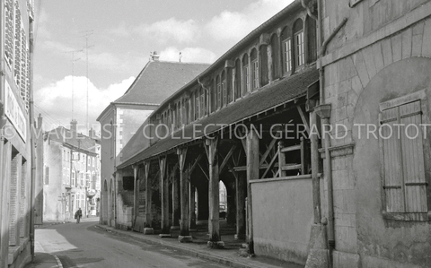 Halles (Ve?zelise)