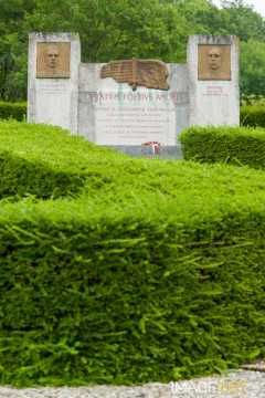 Monument aux Garibaldiens (Lachalade)