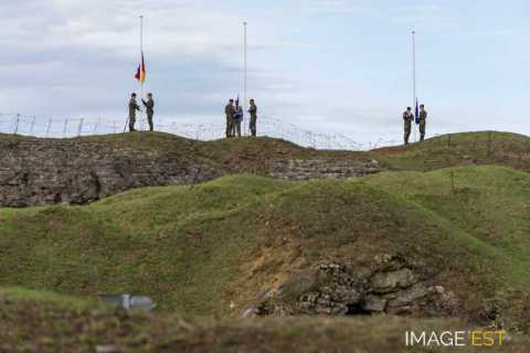 Cérémonie franco-allemande de lever de drapeaux (Douaumont)