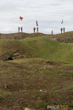 Cérémonie franco-allemande de lever de drapeaux (Douaumont)