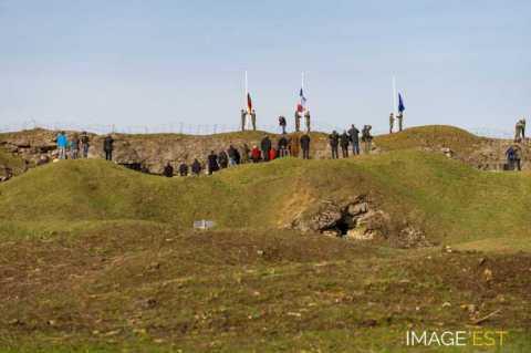 Cérémonie franco-allemande de lever de drapeaux (Douaumont)