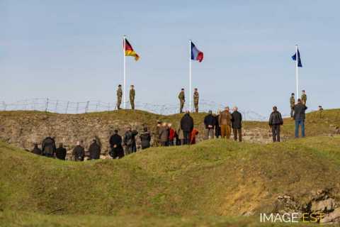 Cérémonie franco-allemande de lever de drapeaux (Douaumont)