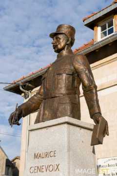Statue de Maurice Genevoix (Les Éparges)