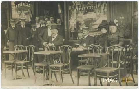 À la terrasse d'un café