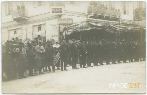 Militaires et officiels