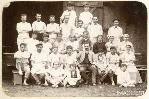 Ouvriers et ouvrières d'un atelier (Lunéville)