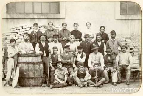 Ouvriers et ouvrières d'un atelier (Lunéville)