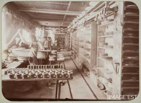 Atelier des mouleurs de la faïencerie Keller & Guérin (Lunéville)