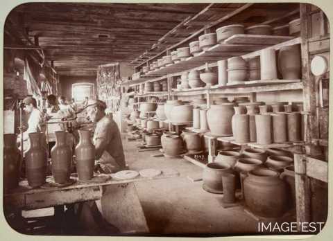 Atelier des tourneurs de la faïencerie Keller & Guérin (Lunéville)