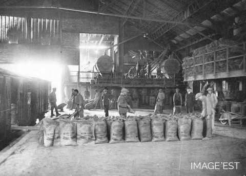 Chargement des sacs de scories (Réhon)