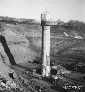 Construction d'une cheminée (Réhon)