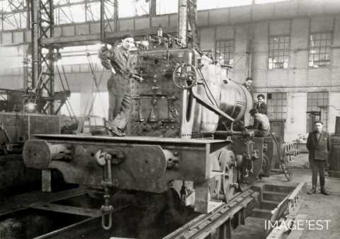 Révision d'une locomotive (Réhon)