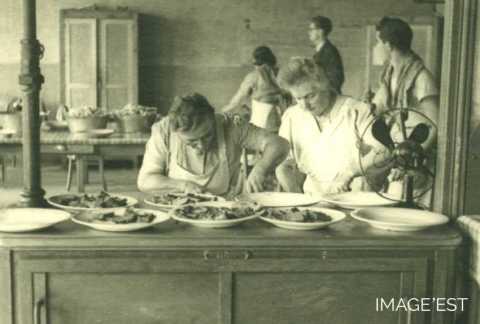 Cuisinières (Etain)