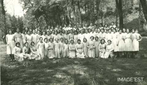 Elèves de l'école ménagère (Réhon)