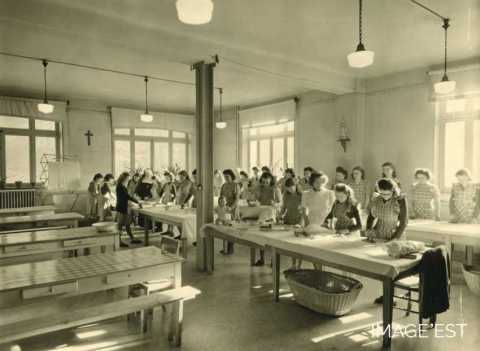 Salle de repassage de l'école ménagère (Réhon)