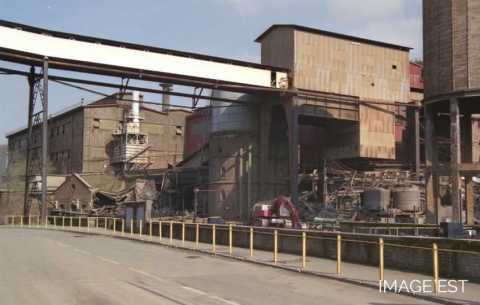 Démolition d'une partie de l'usine de la Providence (Réhon)