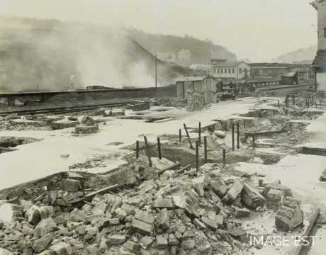 Destructions à l'usine de la Providence (Réhon)