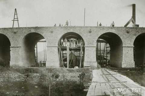 Construction des estacades à la Providence (Réhon)