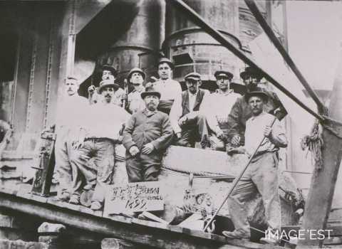 Equipe de monteurs (Réhon)