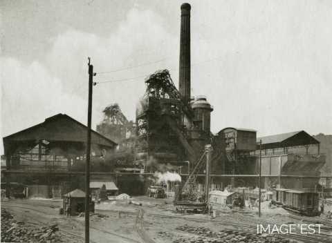 Construction d'un haut fourneau (Réhon)