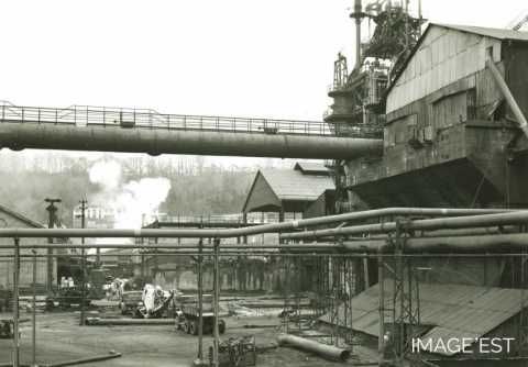 Construction d'un haut fourneau (Réhon)