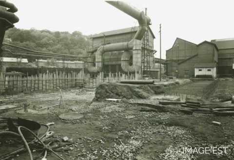 Construction d'un haut fourneau (Réhon)