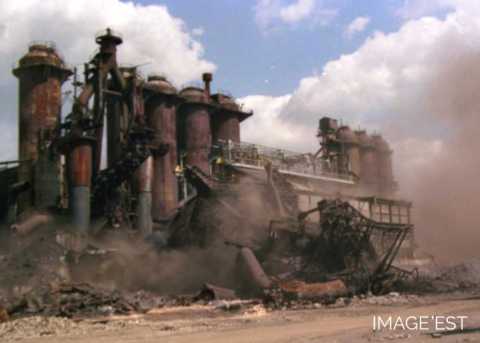 Dynamitage du haut fourneau n°5 (Réhon)