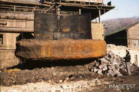 Bloc de fonte de l'ancien creuset (Réhon)