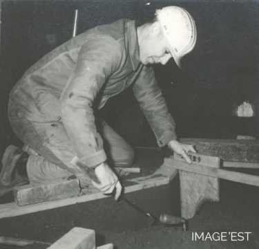 Moulage d'un chenal à laitier (Réhon)