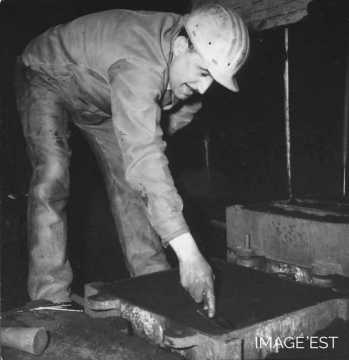 Préparation d'un moule à lingotière (Réhon)