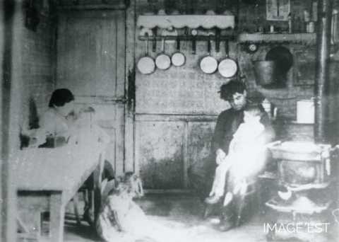 Baraque en bois (Réhon)