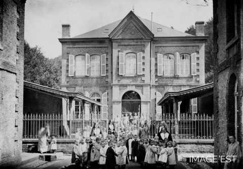 Hôpital et garderie (Réhon)