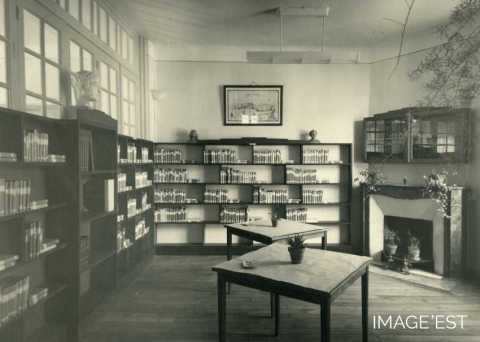 Bibliothèque à la Providence (Réhon)