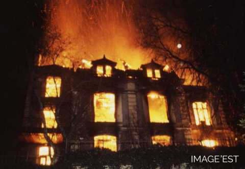Château incendié par les manifestants (Réhon)