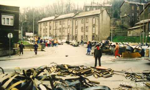 Manifestations contre l'arrêt du train à feuillard (Réhon)