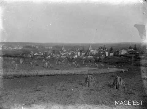 Travaux des champs à Affracourt (Meurthe-et-Moselle).