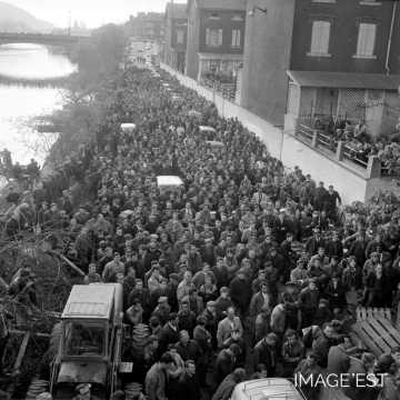 Manifestation ouvrière (Pompey)