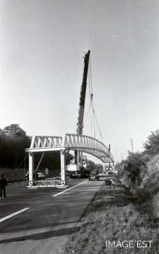 Pose d'une passerelle (Villers-lès-Nancy)