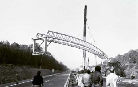 Pose d'une passerelle (Villers-lès-Nancy)