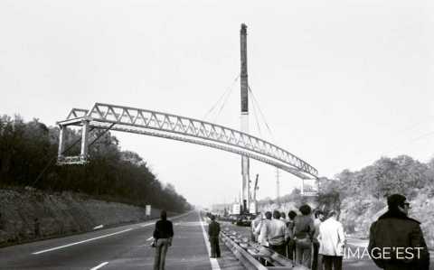 Pose d'une passerelle (Villers-lès-Nancy)